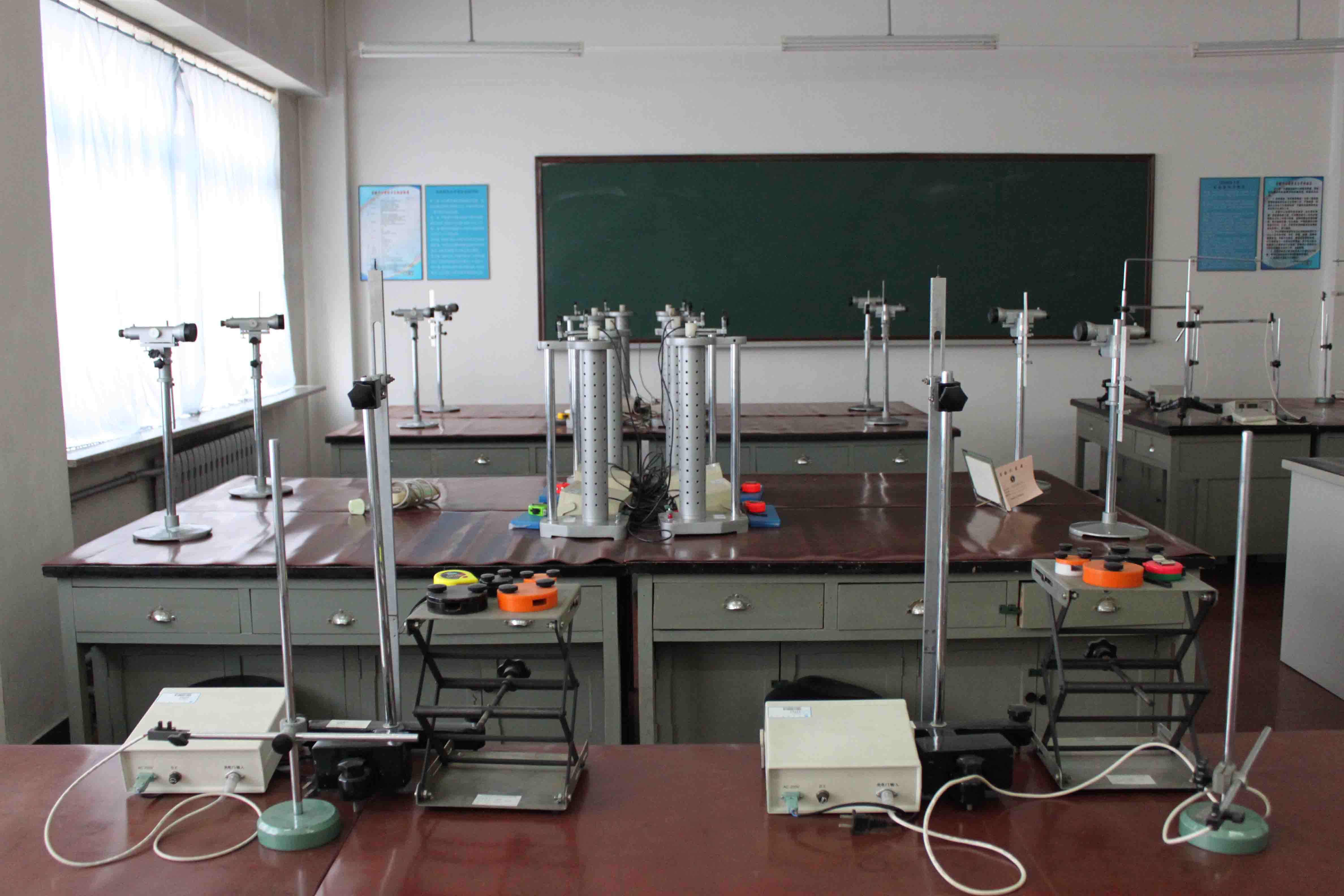 通讯设备实验室剪影